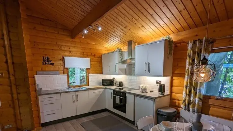 Pineshadow Lodge - Stunning 4 Bed - Kenwick Park - Mutfak