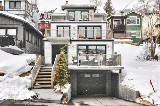 Pinetree by Avantstay Modern Park City Getaway w/ Patio & Balcony