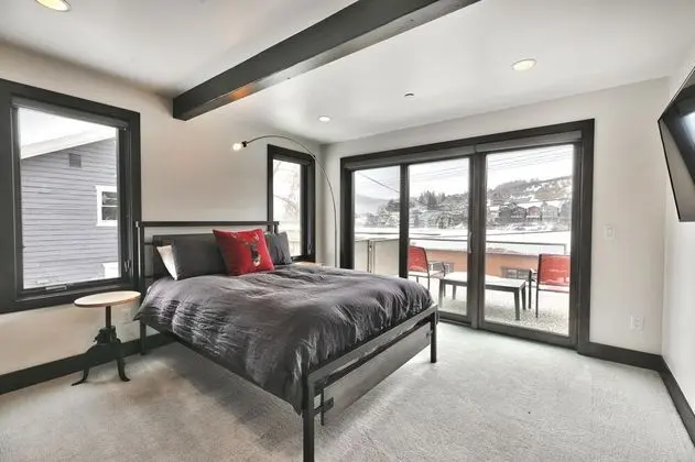 Pinetree by Avantstay Modern Park City Getaway w/ Patio & Balcony - İç Mekan
