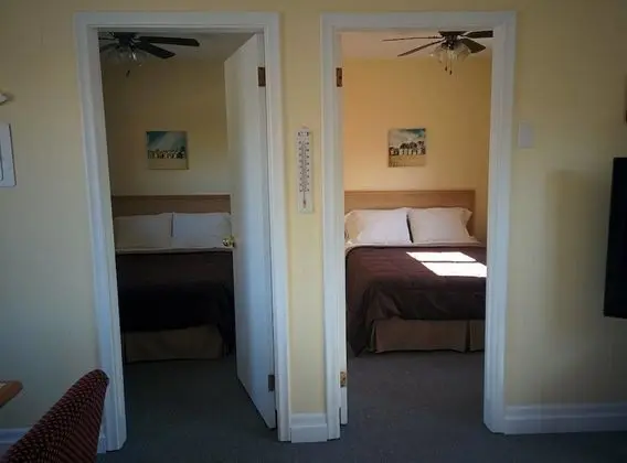 The Pinewood - Adult Getaway by the Lake - Oda