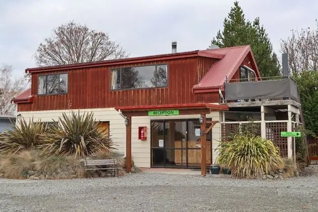 Pinewood Motels - Lobi