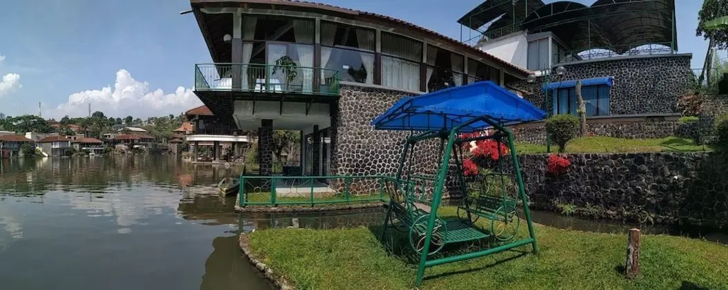 Villa Pinggir Danau Puncak for 30 pax - Dış Mekan