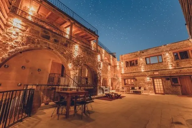 Pinhan Cave Suites