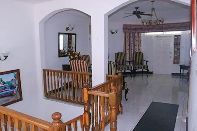 Pink Rock Bed & Breakfast - Lobi