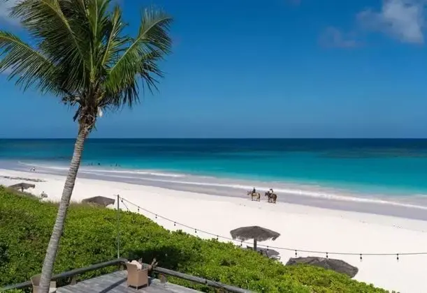 Pink Sands Resort - Plaj