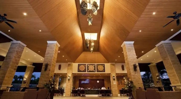 Pinnacle Grand Jomtien Resort & Beach Club - Lobi