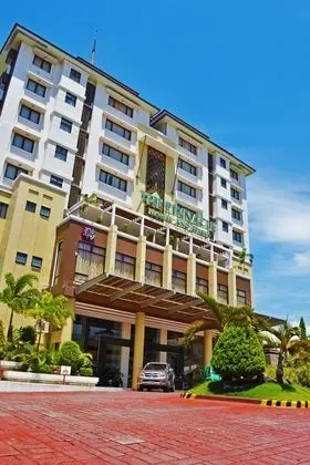 The Pinnacle Hotel and Suites - Dış Mekan
