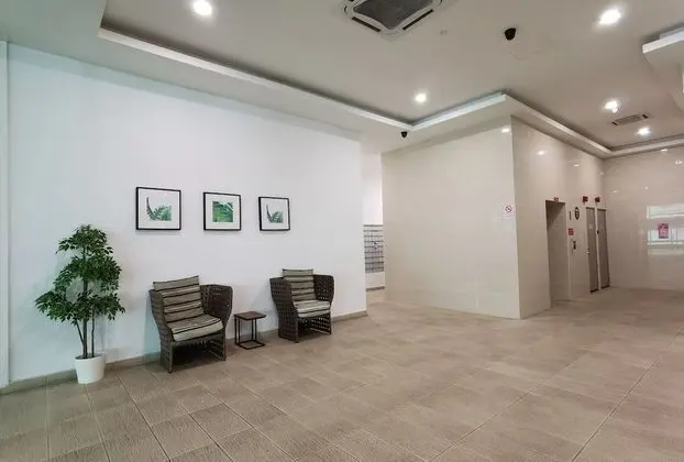Pinnacle Tower - Lobi