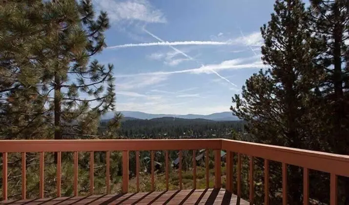 Pinnacle View