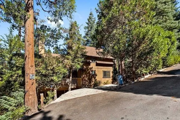 Pioneer Ridge by Avantstay Charming Hide Out, Nestled In The Forest With Bbq! - Dış Mekan