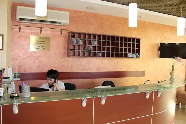 Hotel Pioner Lux - Lobi