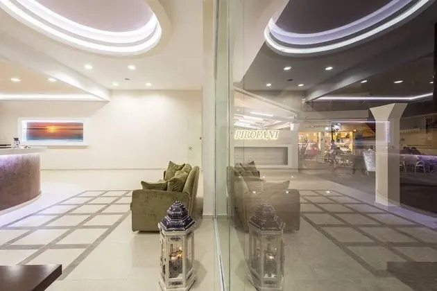 Pirofani Hotel - Lobi