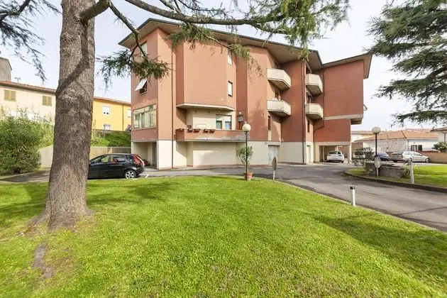 Pisa Hospital Apartment with Parking and Balcony