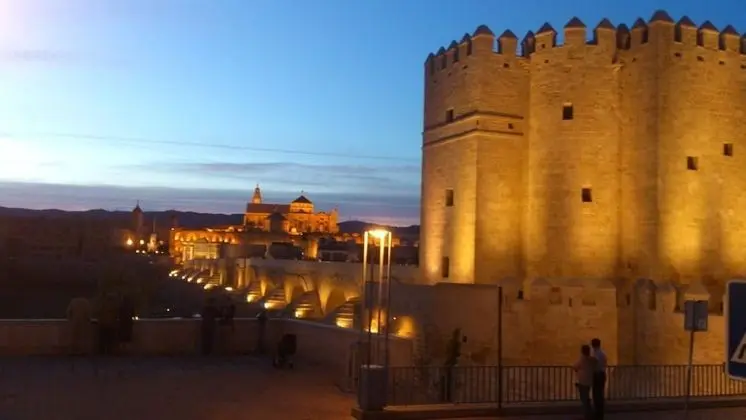 Piso junto al Puente Romano y Mezquita con cochera