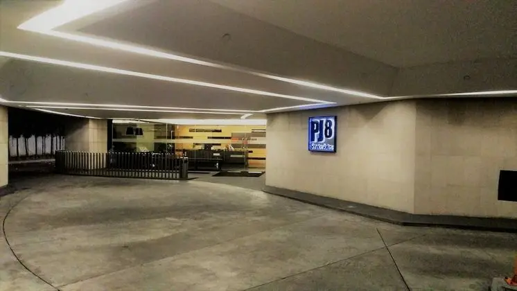 PJ8 Service Suite Pool View - Lobi