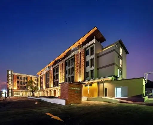 PLAAI Plus Hotel Rayong - Dış Mekan