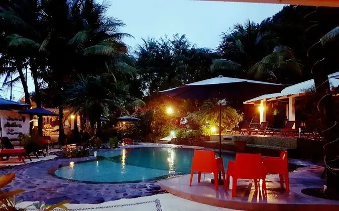 Hotel The Place - Havuz