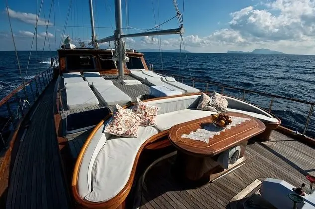Plaghia Charter Boat & Breakfast