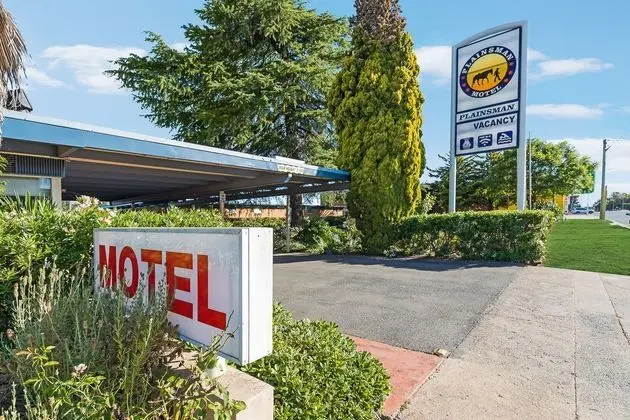 PLAINSMAN MOTEL