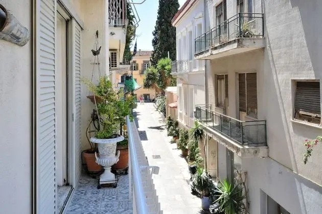 Plaka Elegant Apartment