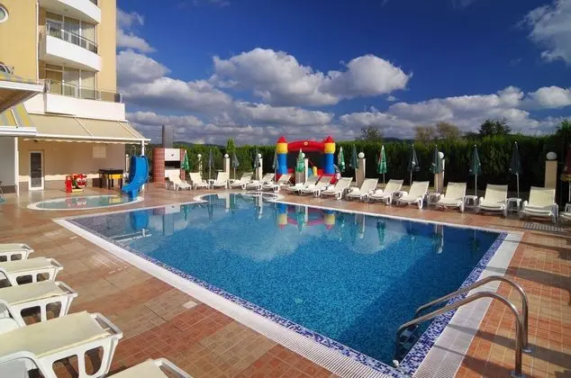 Plamena Palace - Havuz