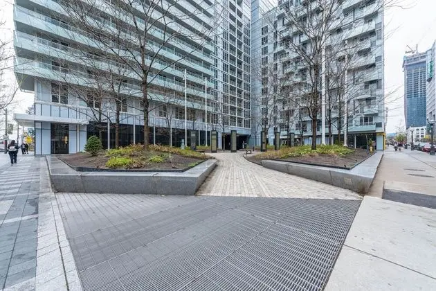 PlanURstay - 300 Front Street West - Dış Mekan