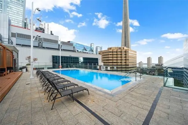 PlanURstay - 300 Front Street West - Havuz