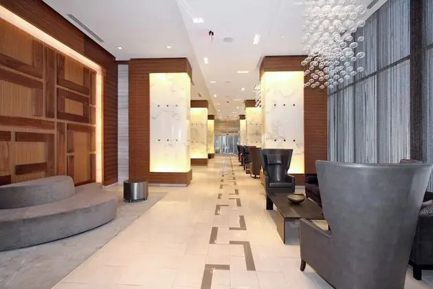 PlanURstay - 300 Front Street West - Lobi