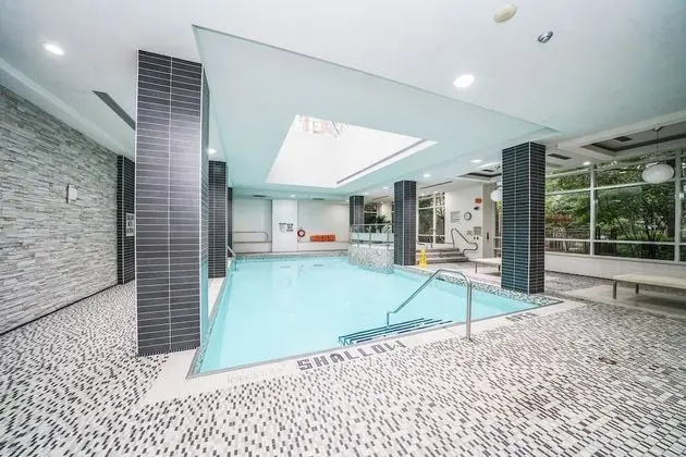PlanURstay - Mississauga Downtown Square One - Havuz