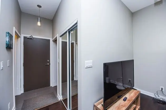 PlanURstay - Mississauga Downtown Square One - Lobi