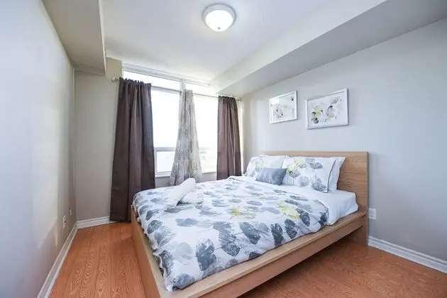PlanURstay - Mississauga Downtown Square One - Oda