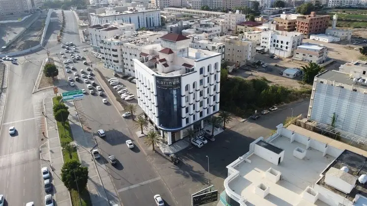 Platinum Alkhamseen - Öne Çıkan Resim