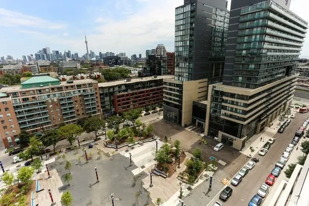 Platinum Suites - Fabulous CN Tower View, 2Bed 2Bath & Parking
