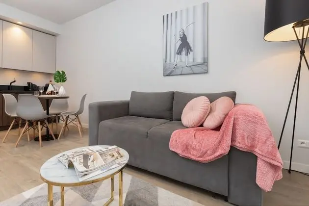 Platinum Towers Grzybowska by Renters