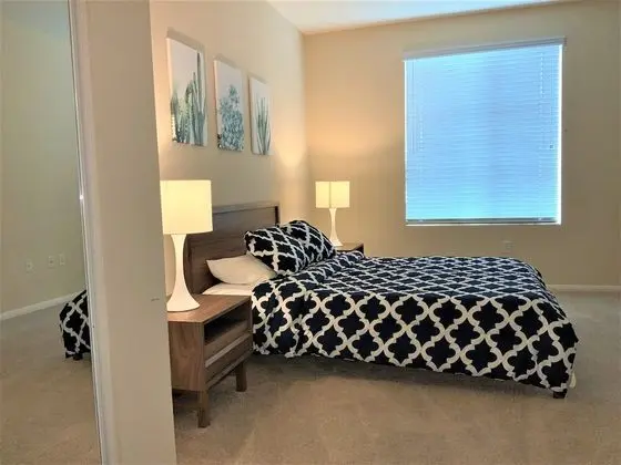 Platinum Triangle Apartments - Oda