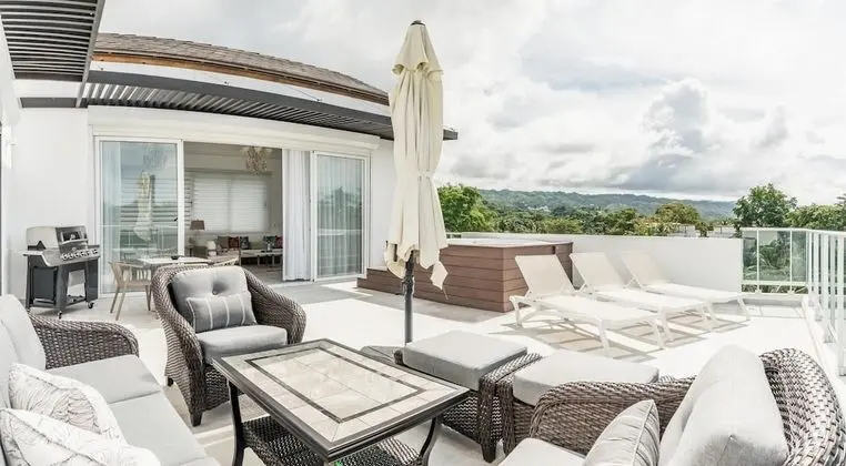 Playa Bonita Penthouse at Lake View