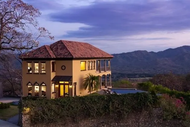 Playa Potrero Great Villa w Spectacular Sunsets - Villa de Oro