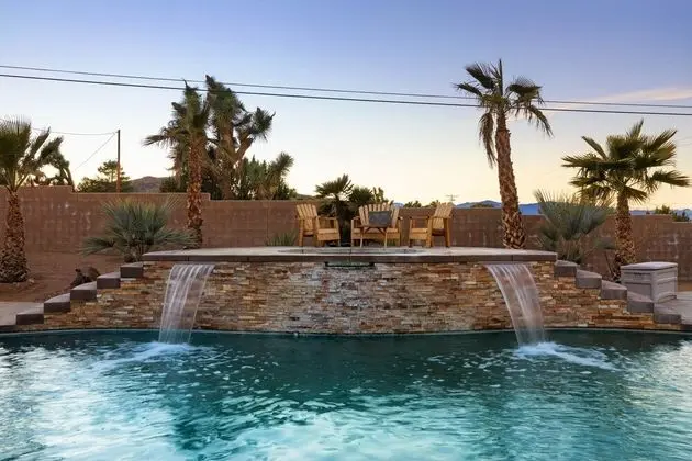 Playa Sol by Avantstay Jtree Oasis w/ Hot Tub & Pool! - İç Mekan