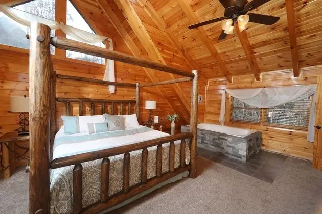 Playhouse Cinema - Four Bedroom Cabin - Oda
