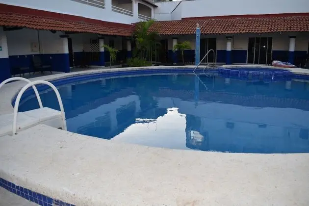 Plaza Almendros - Havuz