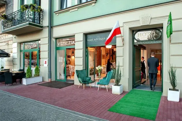 Plaza Boutique Hotel - 1