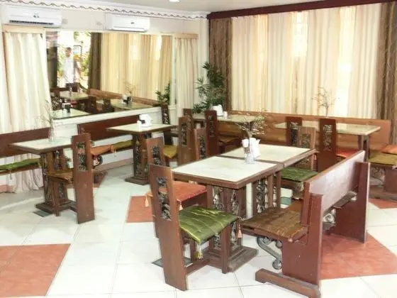 Plaza Maria Luisa Suites Inn - Yerinde Yemek