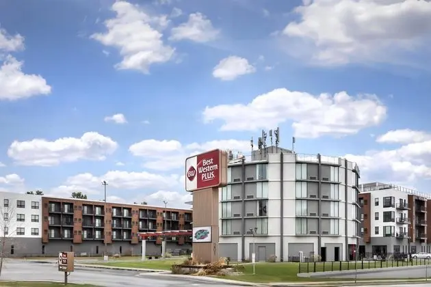 Plaza Hotel And Suites - Dış Mekan