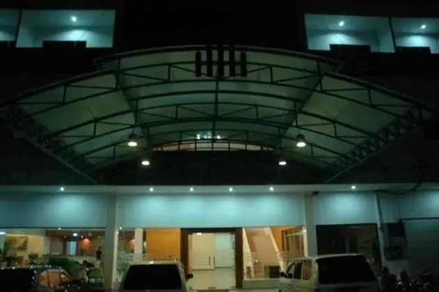 Plaza Hotel Tanjungpinang - Dış Mekan