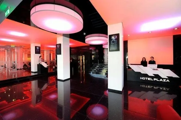 Plaza V Hotel - Lobi