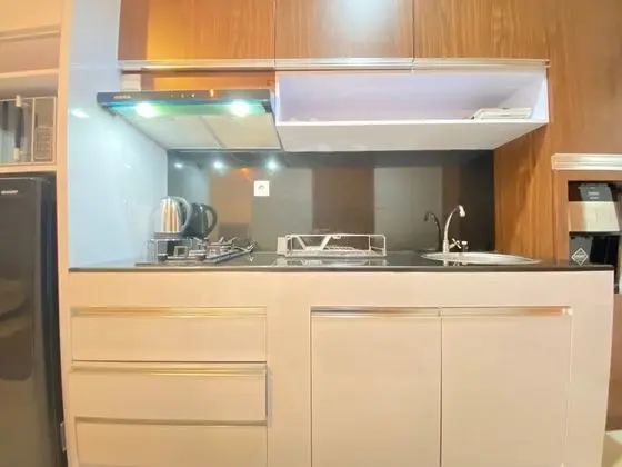Pleasant 1Br Deluxe At Dago Suites Apartment Near Itb - Mutfak