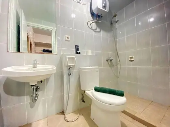 Pleasant 2BR Apartment at Newton Residence - Banyo Tipleri