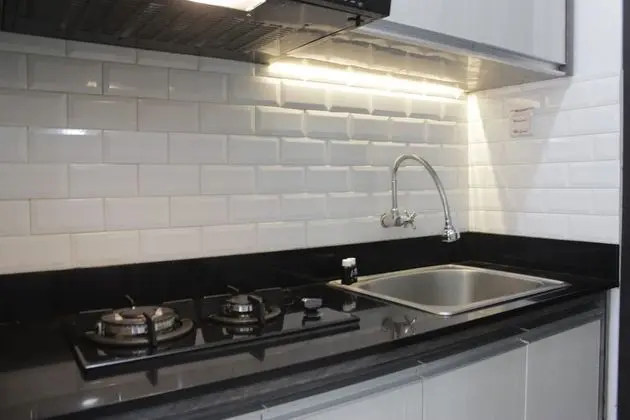 Pleasant 2Br At Grand Asia Afrika Apartment - Mutfak