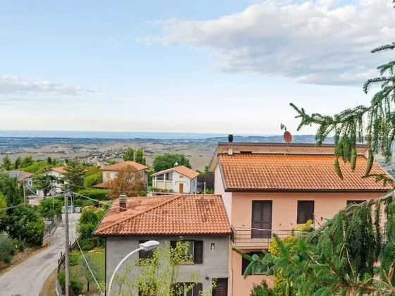 Pleasant Apartment With Courtyard, Terrace, Parasol, Balcony