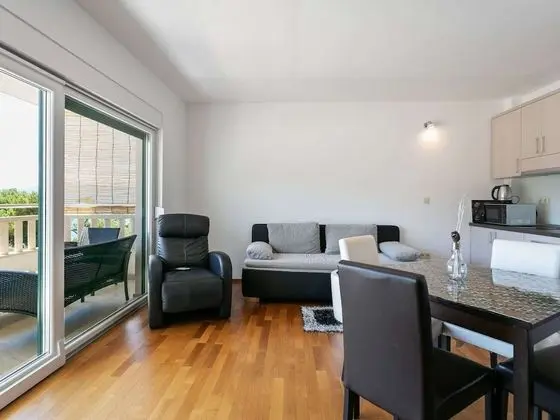 Pleasant Apartment in Drvenik With Balcony